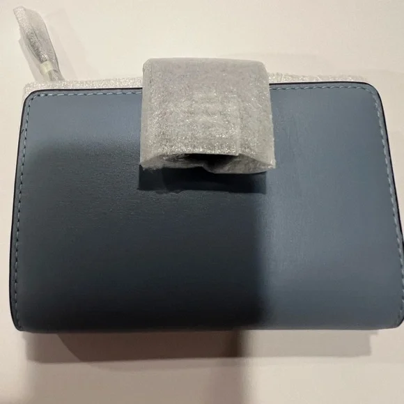Coach Medium Light Blue/Chambray/Bluebell Leather Bi-Fold Corner Zip Wallet NWT - Picture 5 of 16